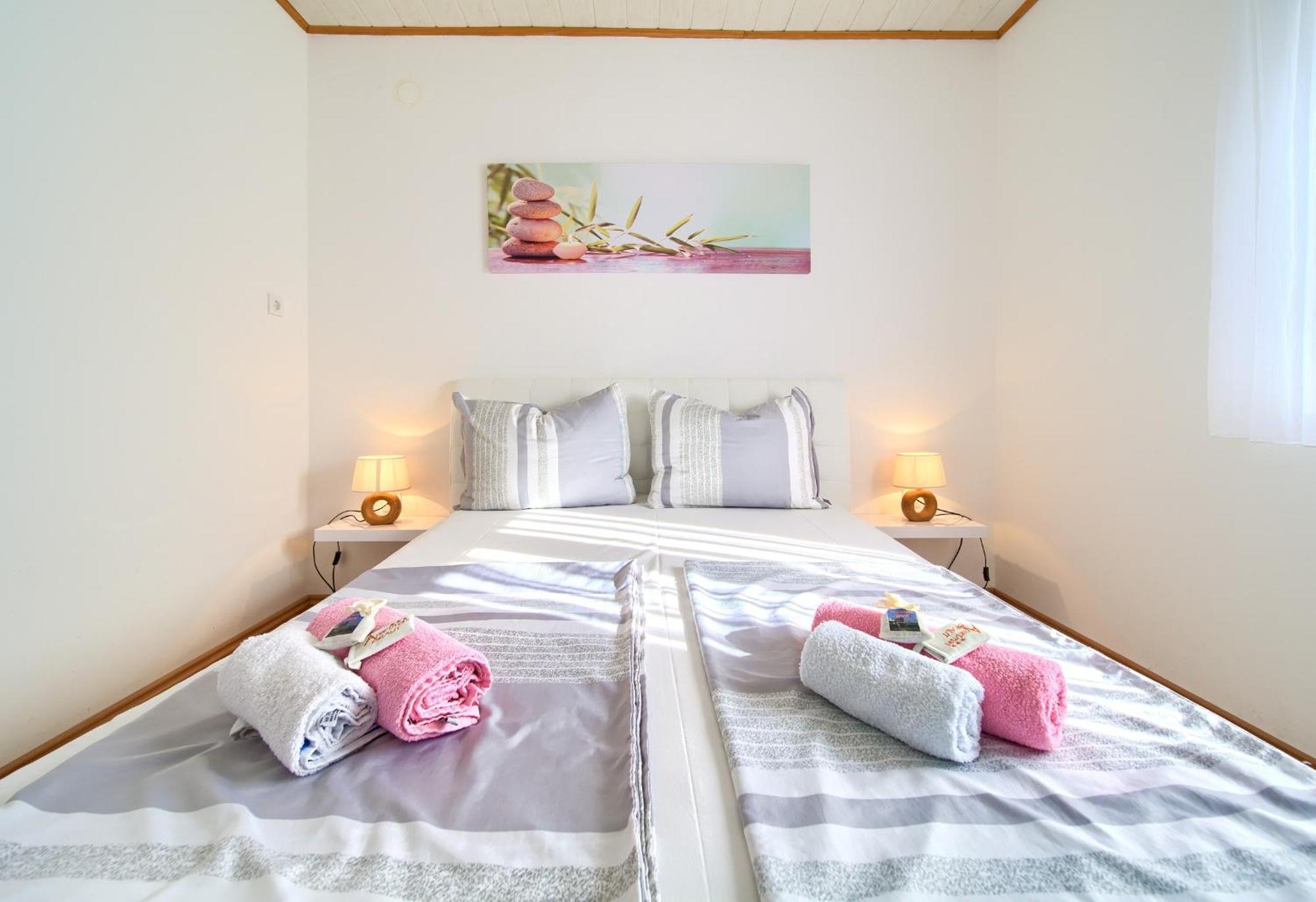 Apartments Braut Krk คิร์ก ภายนอก รูปภาพ