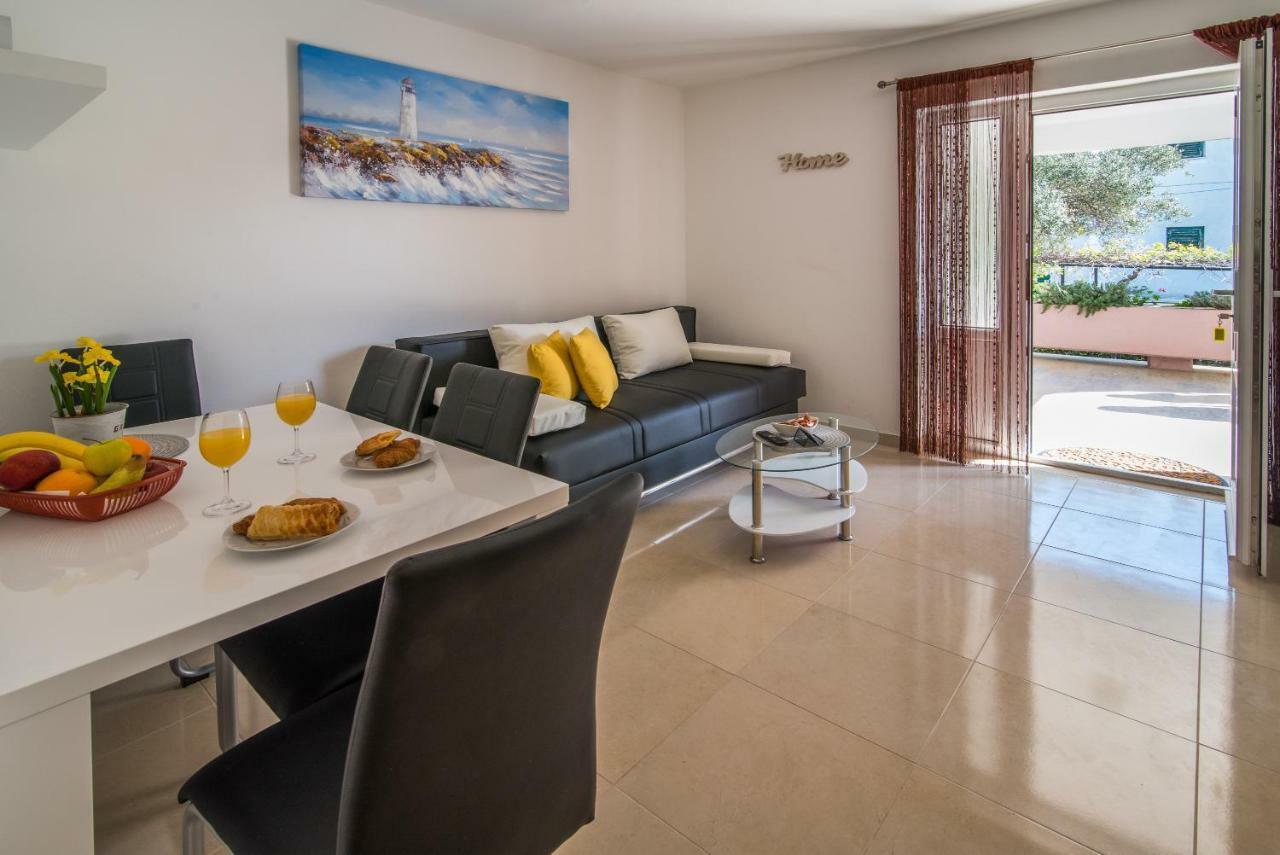 Apartments Braut Krk คิร์ก ภายนอก รูปภาพ