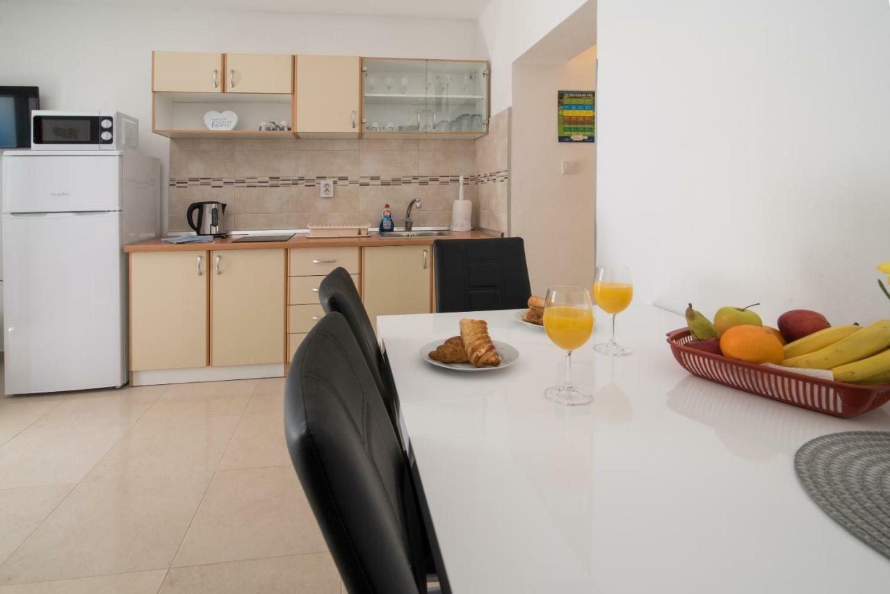 Apartments Braut Krk คิร์ก ภายนอก รูปภาพ