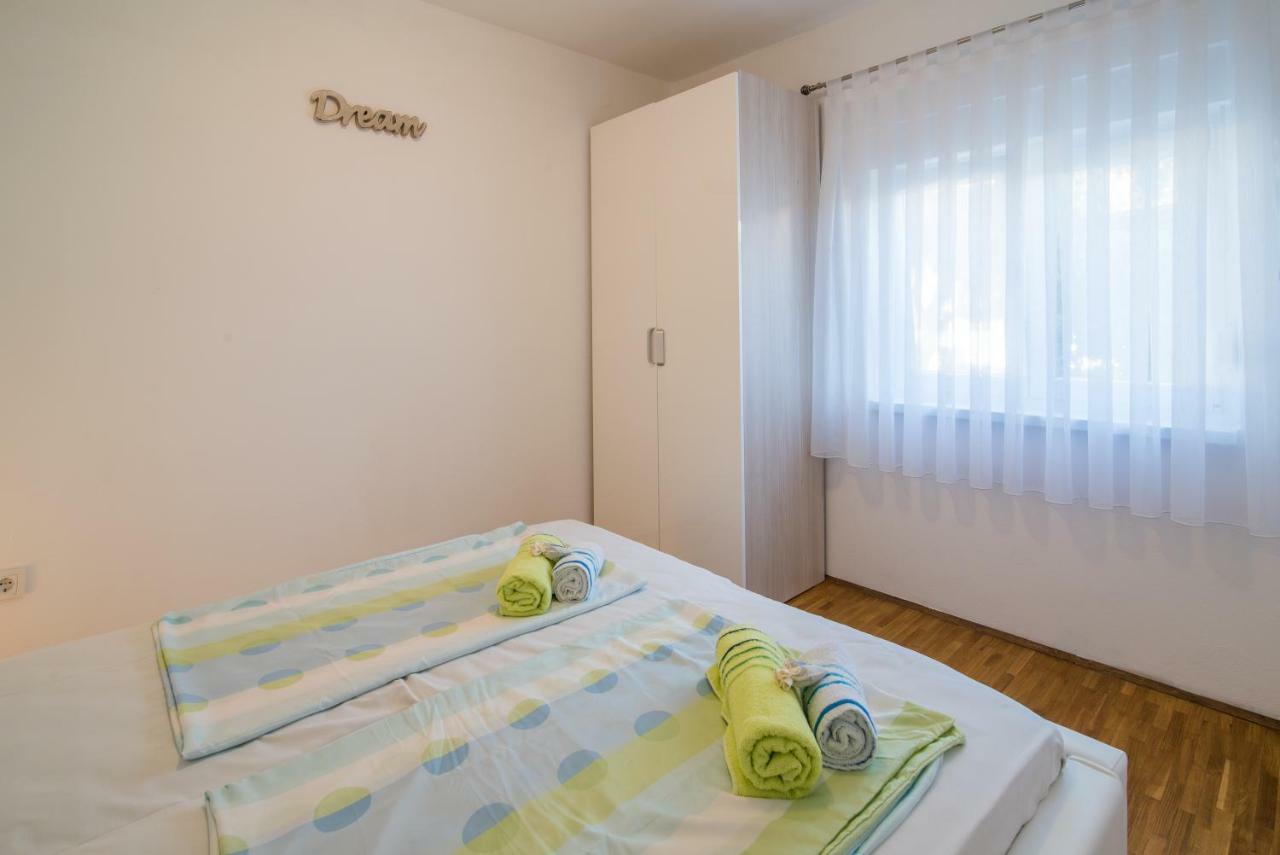 Apartments Braut Krk คิร์ก ภายนอก รูปภาพ