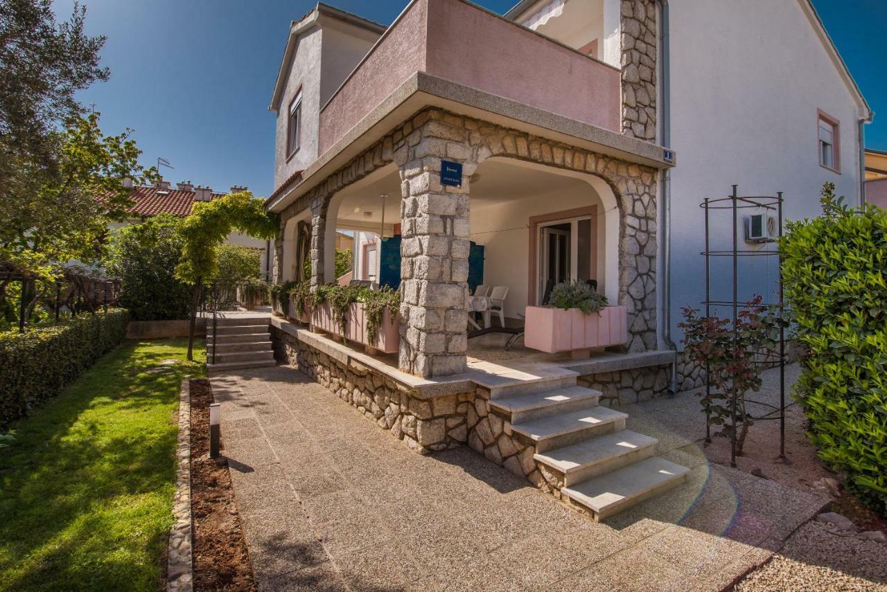 Apartments Braut Krk คิร์ก ภายนอก รูปภาพ