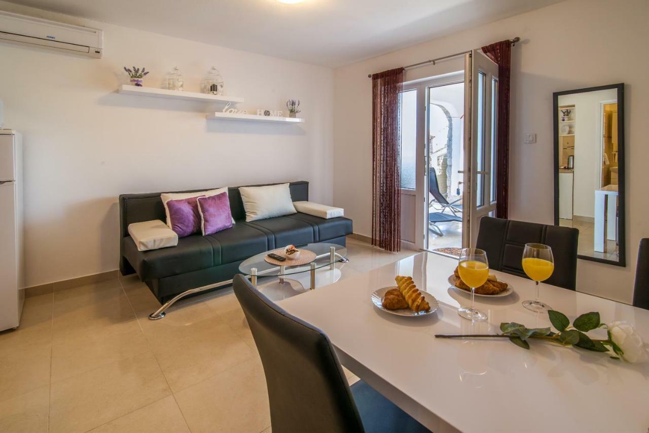 Apartments Braut Krk คิร์ก ภายนอก รูปภาพ